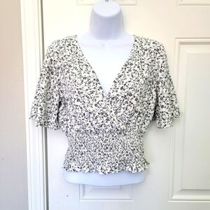 Melrose And Market V Neck Ruched Flutter Sleeve Floral Print Crop Top Size S